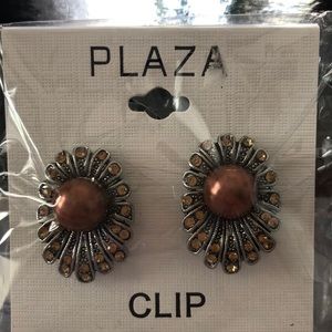 Never worn Vintage clip earrings